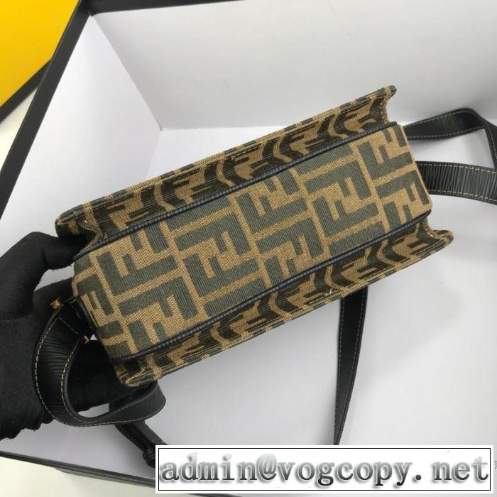 グッと大人っぽい印象にフェンディ 夏らしい抜け感を演出し FENDI  レディースバッグ 2019年春夏シーズンの人気 大人らしく仕上げ