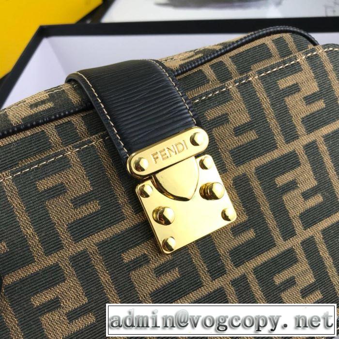 グッと大人っぽい印象にフェンディ 夏らしい抜け感を演出し FENDI  レディースバッグ 2019年春夏シーズンの人気 大人らしく仕上げ