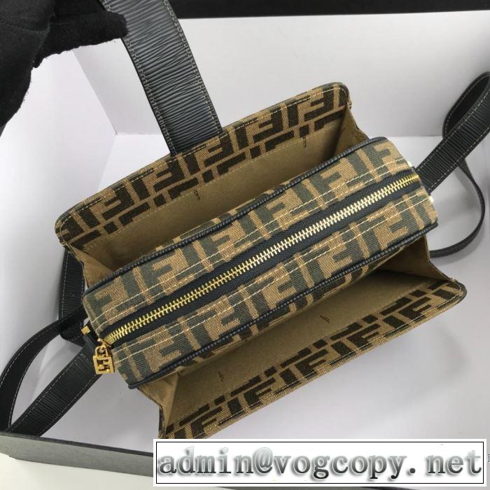 グッと大人っぽい印象にフェンディ 夏らしい抜け感を演出し FENDI  レディースバッグ 2019年春夏シーズンの人気 大人らしく仕上げ