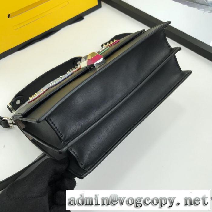 スタイルUPして着こなす フェンディおしゃれな大人の着こなし FENDI  レディースバッグ 2019年春夏のトレンドアイテム 多色選択可