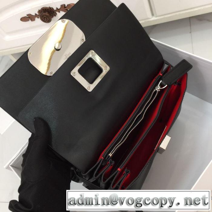 多色選択可 トレンド感があって涼しげ ヴァレンティノ VALENTINO 夏ファッションのおすすめ レディースバッグ