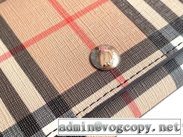 バーバリー 秋にこれがはやりそう BURBERRY【2019秋冬トレンド】押さえておきたい  財布/ウォレット サイズのよさを感じる新作