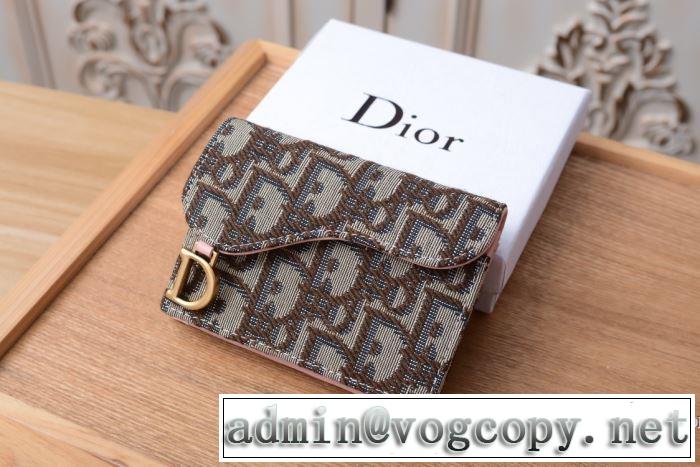 ディオール DIOR 【2019秋冬トレンド】押さえておきたい 3色可選 サイズのよさを感じる新作 財布/ウォレット 秋にこれがはやりそう