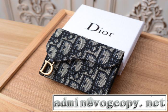 ディオール DIOR 【2019秋冬トレンド】押さえておきたい 3色可選 サイズのよさを感じる新作 財布/ウォレット 秋にこれがはやりそう