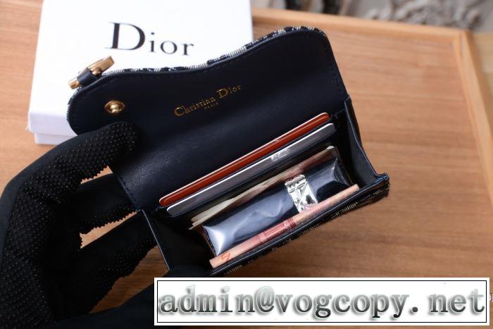 ディオール DIOR 【2019秋冬トレンド】押さえておきたい 3色可選 サイズのよさを感じる新作 財布/ウォレット 秋にこれがはやりそう