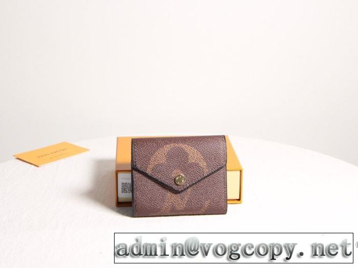 *財布/ウォレット 秋冬ファッションコーディネート ルイ ヴィトン最重要！2019秋冬トレンド  LOUIS VUITTON  人気ファッション雑誌でも掲載