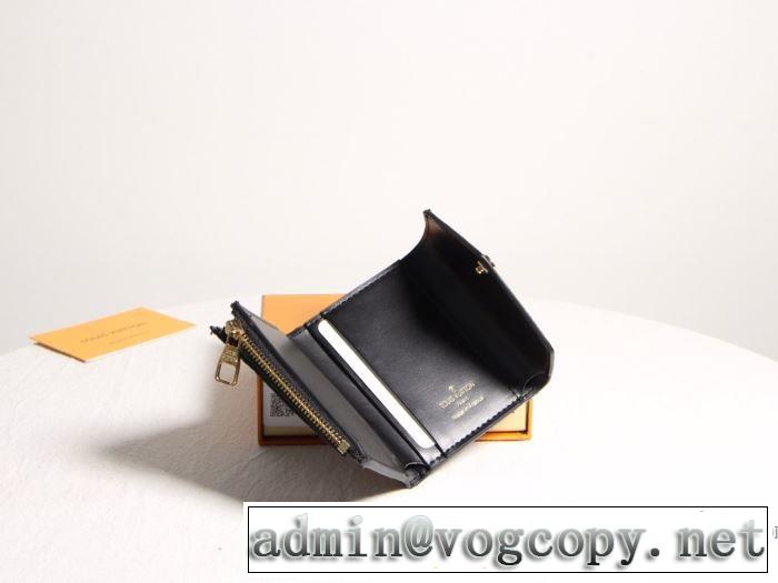 財布/ウォレット 秋冬ファッションコーディネート ルイ ヴィトン最重要！2019秋冬トレンド  LOUIS VUITTON  人気ファッション雑誌でも掲載