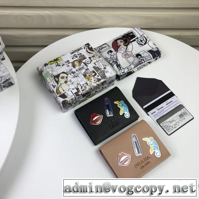 財布/ウォレット 【2019秋冬トレンド】押さえておきたい プラダ サイズのよさを感じる新作 PRADA  2色可選 秋にこれがはやりそう