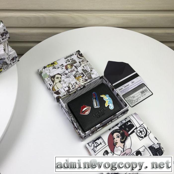 財布/ウォレット 【2019秋冬トレンド】押さえておきたい プラダ サイズのよさを感じる新作 PRADA  2色可選 秋にこれがはやりそう