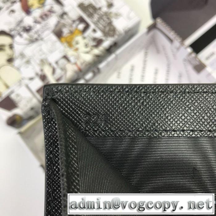 財布/ウォレット 【2019秋冬トレンド】押さえておきたい プラダ サイズのよさを感じる新作 PRADA  2色可選 秋にこれがはやりそう