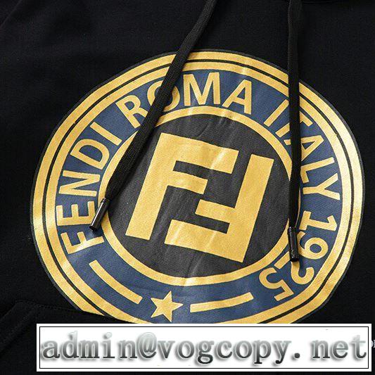 フェンディ FENDI おしゃれな夏ファッション2019  今年の夏は着こなし パーカー 軽やかな素材感