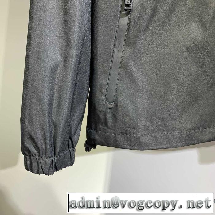 モンクレール MONCLER シンプルながら切れ味のいい  2色可選 フード付きコート2019年春夏シーズンの人気