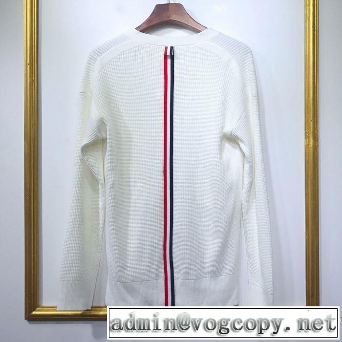 トムブラウン THOM BROWNE おしゃれな夏ファッション2019 ニットコート  気持ちいい真夏日にぴったり