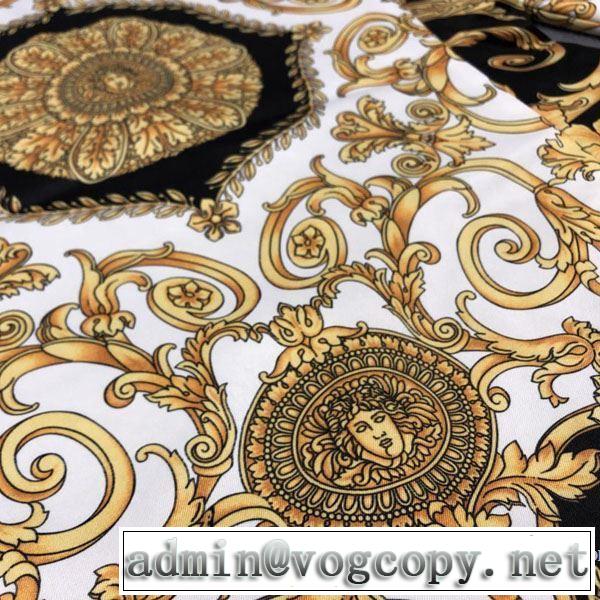 スタイルUPして着こなす ヴェルサーチVERSACE テーラードジャケット 2019年春夏のトレンドアイテム
