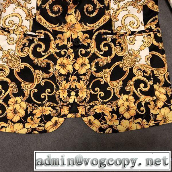 スタイルUPして着こなす ヴェルサーチVERSACE テーラードジャケット 2019年春夏のトレンドアイテム