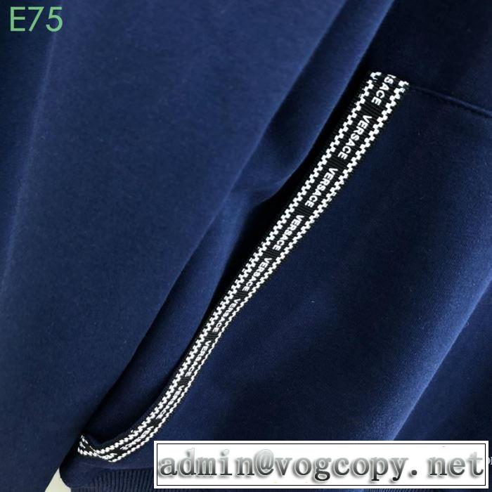 ぜひ今年のトレンドをチェック パーカー 夏に良く似合うちょっと新品 ヴェルサーチVERSACE 2019年春夏流行ファッション