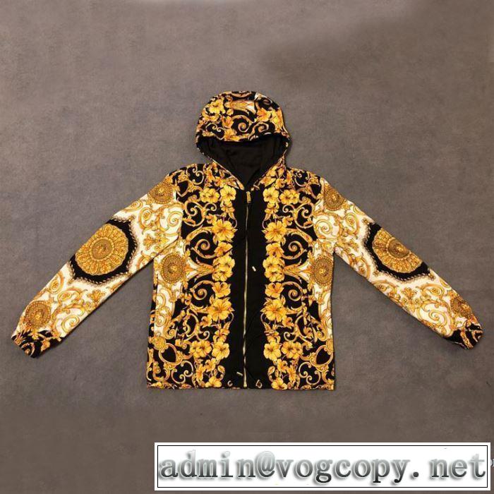 パーカー トレンド感があって涼しげ ヴェルサー ファッションにトレンド チVERSACE 2019年最新ファッション 