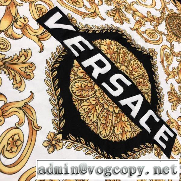 パーカー トレンド感があって涼しげ ヴェルサー ファッションにトレンド チVERSACE 2019年最新ファッション