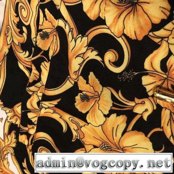 パーカー トレンド感があって涼しげ ヴェルサー ファッションにトレンド チVERSACE 2019年最新ファッション