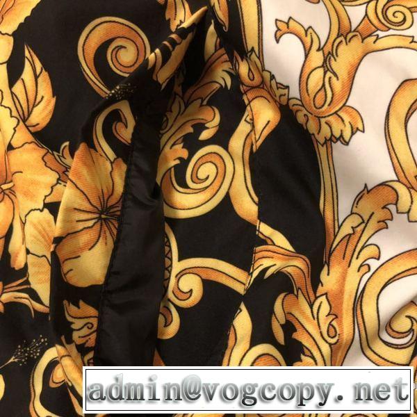 パーカー トレンド感があって涼しげ ヴェルサー ファッションにトレンド チVERSACE 2019年最新ファッション