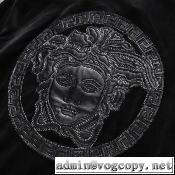 2019春夏の大注目トレンド 上下セット 春夏のトレンドアイテム  ヴェルサーチVERSACE