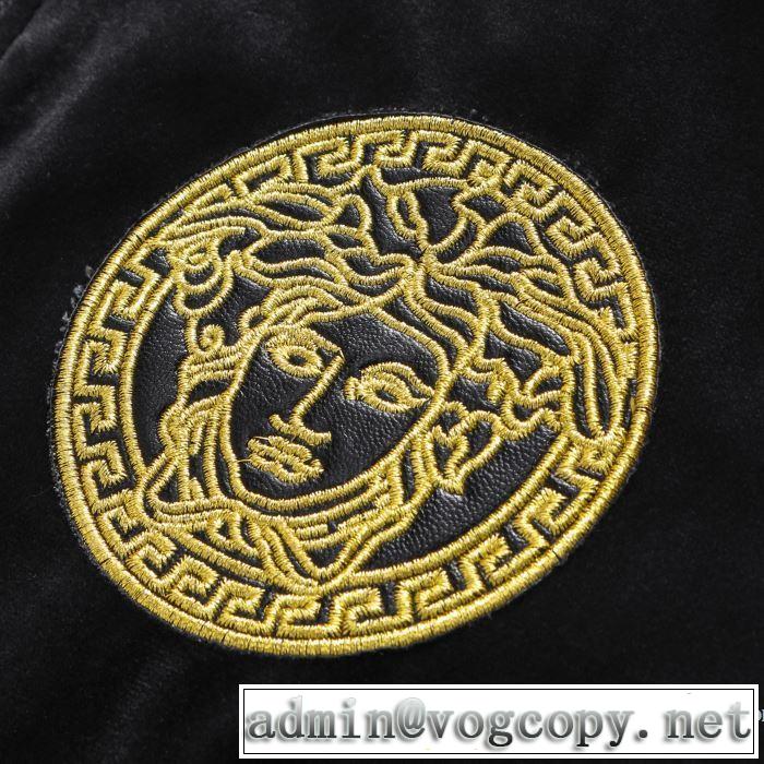 目を引く春夏トップス 上下セット  今年は大きめの新作がトレンド ヴェルサーチVERSACE【2019年】夏のファッション