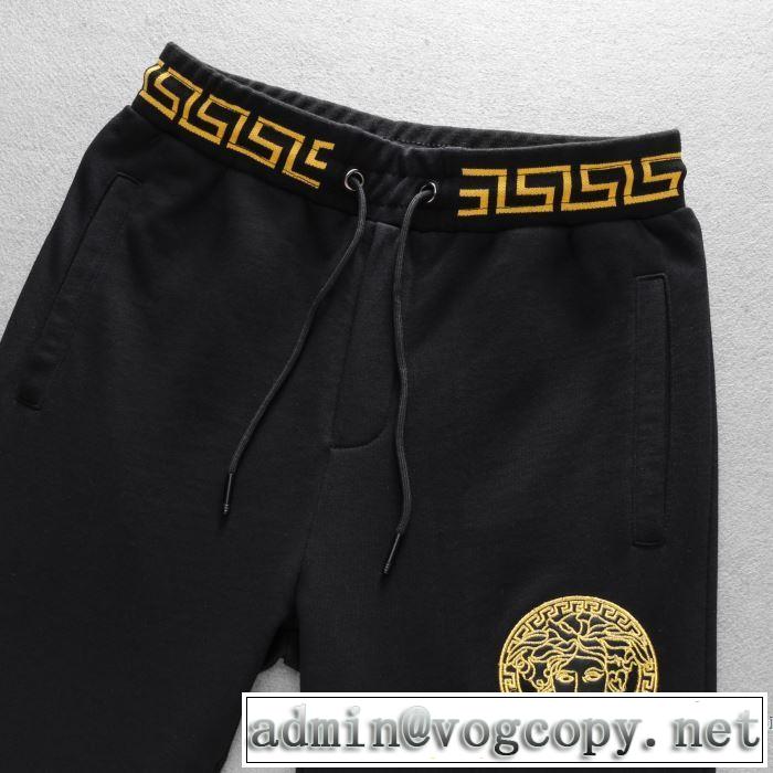 《2019年》今、注目のストリート  ヴェルサーチVERSACE 派手にはなりすぎず 上下セット今年流大人っぽさ