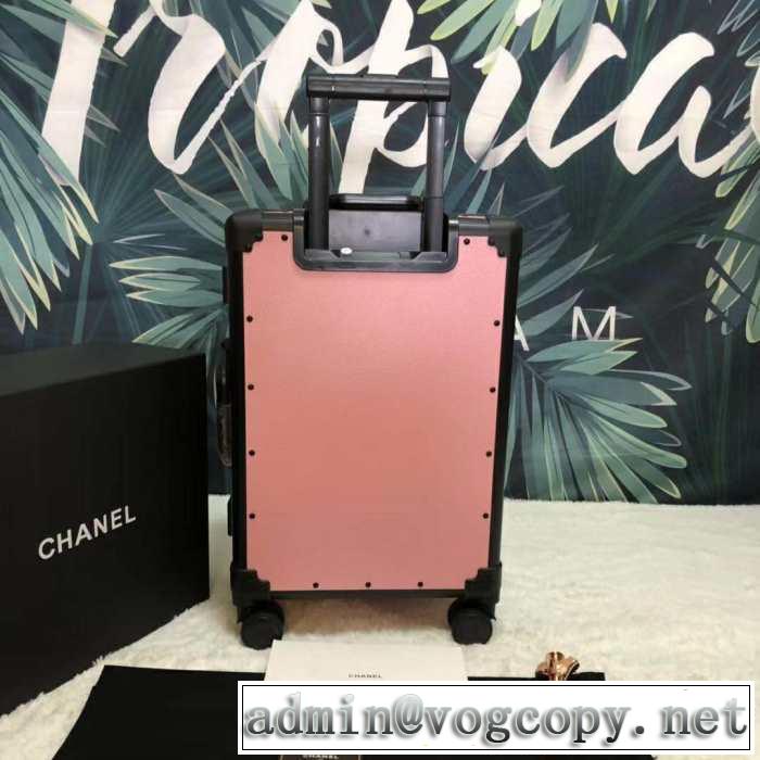 送料込み 希少品 CH2019春夏の大注目トレンド CHスーツケース NEW素敵
