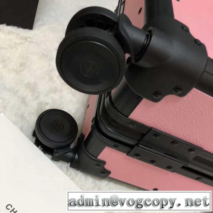 送料込み 希少品 CH2019春夏の大注目トレンド CHスーツケース NEW素敵