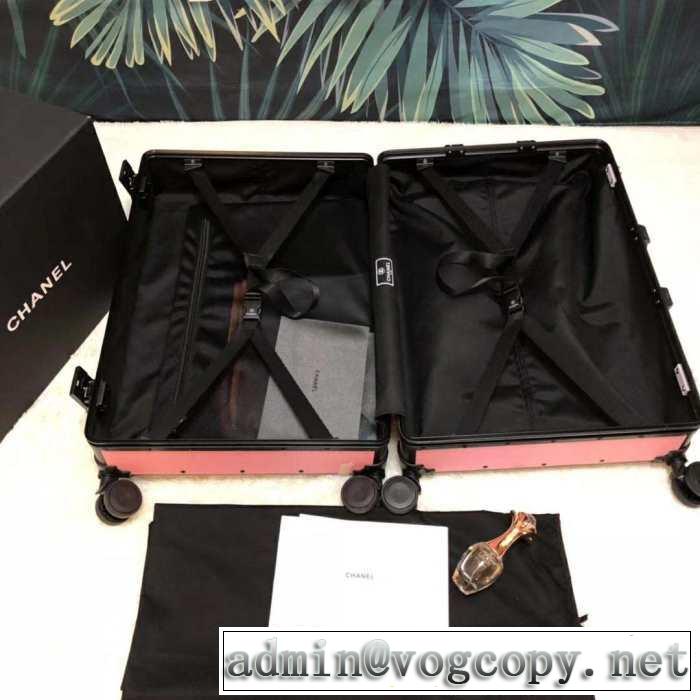 送料込み 希少品 CH2019春夏の大注目トレンド CHスーツケース NEW素敵