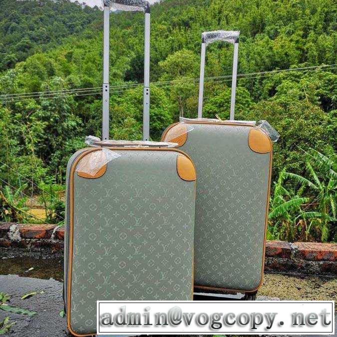 ルイ ヴィトン LOUIS VUITTON  《2019年》今、注目のストリート スーツケース さわやか夏スタイル新品