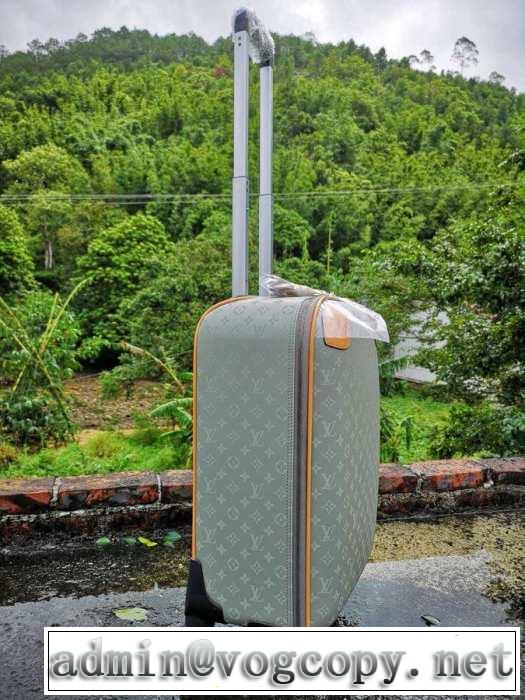 ルイ ヴィトン LOUIS VUITTON  《2019年》今、注目のストリート スーツケース さわやか夏スタイル新品