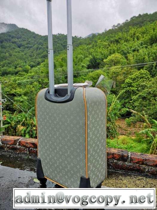 ルイ ヴィトン LOUIS VUITTON  《2019年》今、注目のストリート スーツケース さわやか夏スタイル新品