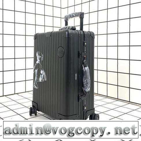 暑い季節も大活躍 リモワ Rimowa 《2019年》今、注目のストリートスーツケースすっきりした印象に