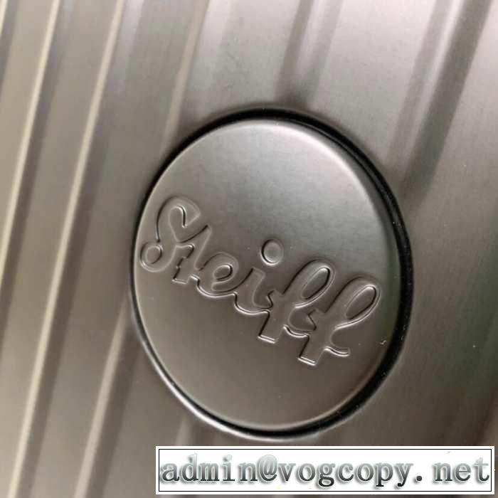 暑い季節も大活躍 リモワ Rimowa 《2019年》今、注目のストリートスーツケースすっきりした印象に