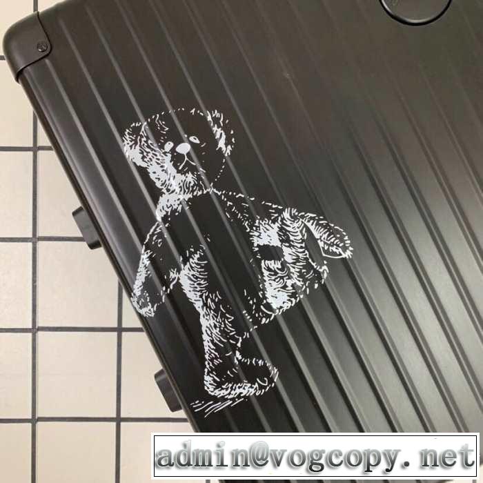 暑い季節も大活躍 リモワ Rimowa 《2019年》今、注目のストリートスーツケースすっきりした印象に