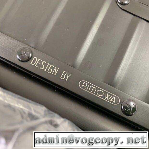 暑い季節も大活躍 リモワ Rimowa 《2019年》今、注目のストリートスーツケースすっきりした印象に