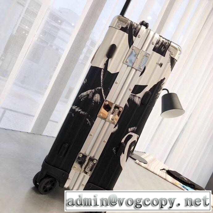 リラックス感のあるゆったり リモワ Rimowa オススメしたい最新注目ファション 2019春夏 スーツケース