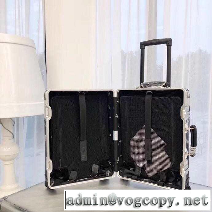 リラックス感のあるゆったり リモワ Rimowa オススメしたい最新注目ファション 2019春夏 スーツケース