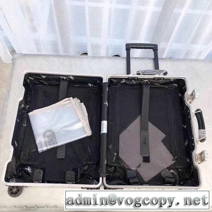 リラックス感のあるゆったり リモワ Rimowa オススメしたい最新注目ファション 2019春夏 スーツケース