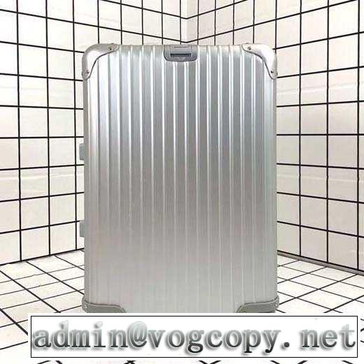 Rimowa スーツケース 2019年春夏シーズンの人気 着回し力も抜群です！ リモワ 人気夏ファションおすすめ