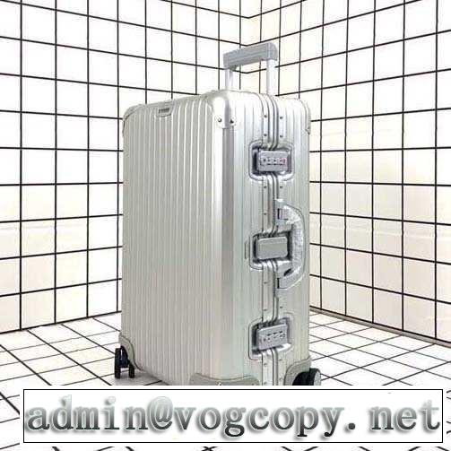 Rimowa スーツケース 2019年春夏シーズンの人気 着回し力も抜群です！ リモワ 人気夏ファションおすすめ