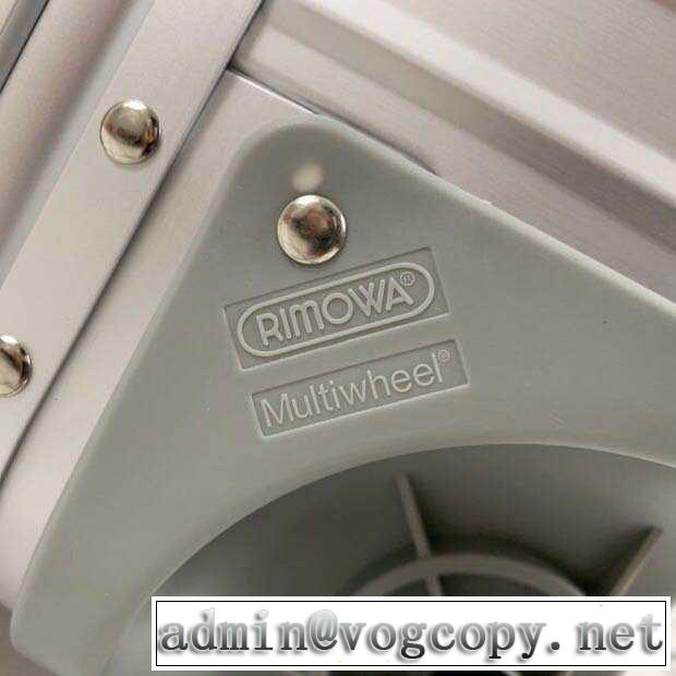 Rimowa スーツケース 2019年春夏シーズンの人気 着回し力も抜群です！ リモワ 人気夏ファションおすすめ