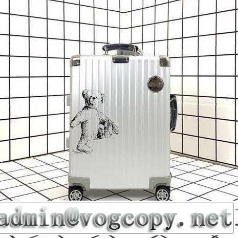 絶妙にオシャレ人気アイテム リモワ 2019春夏トレンドアイテム Rimowa 派手にはなりすぎず  スーツケース