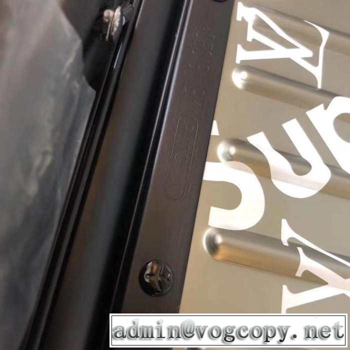 シュプリーム スーツケース 夏先に大活躍する 【2019春夏】最新コレクション SUPREME 特価セール