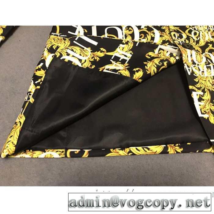 2019秋のファッショントレンドはこれ VERSACE おすすめする注目トレンド スーツ ヴェルサーチ