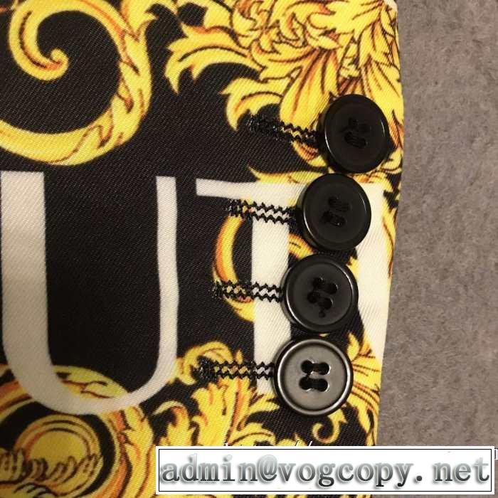 2019秋のファッショントレンドはこれ VERSACE おすすめする注目トレンド スーツ ヴェルサーチ