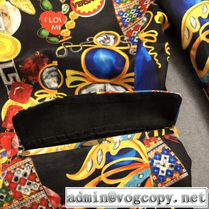 ヴェルサーチオシャレスタイルが今年流 VERSACE  スーツ 2020秋冬流行ファション