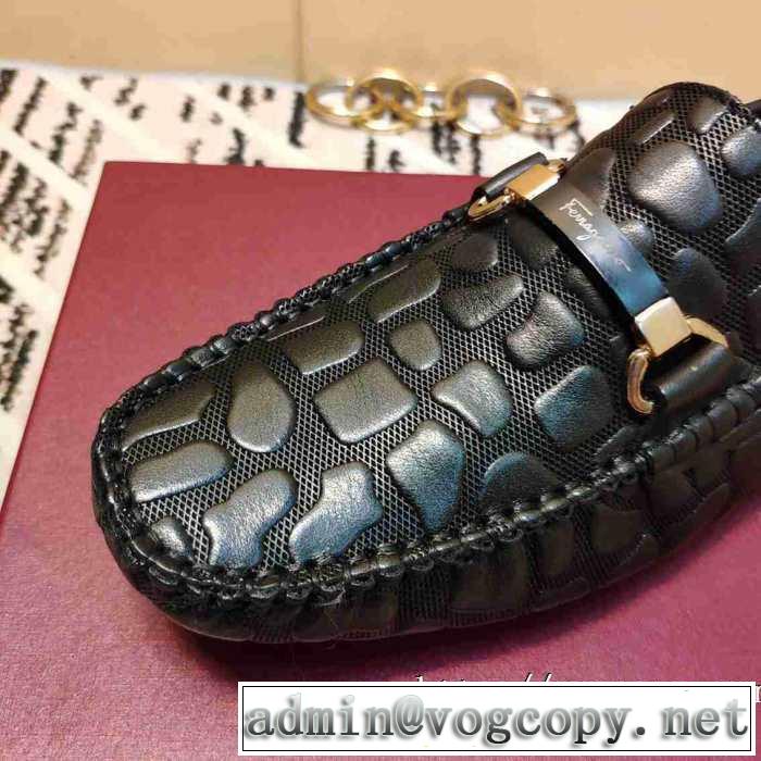 着心地もなめらかで快適 サルヴァトーレフェラガモ2019トレンドカラー秋冬セール  FERRAGAMO ローファー とにかく完璧ブランド新作