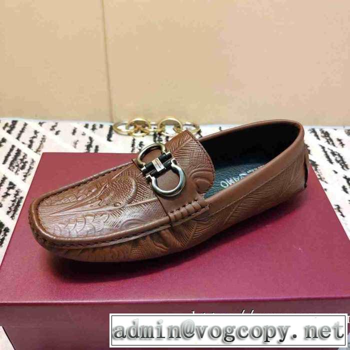 ローファー 秋服コーデ2019年版 サルヴァトーレフェラガモ FERRAGAMO 大胆なチェックの人気トレンド 秋にはやる最新作を先取り